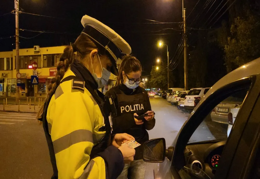 17 șoferi, lăsați o vreme fără permise! Câte amenzi au dat polițiștii pentru încălcarea normelor rutiere