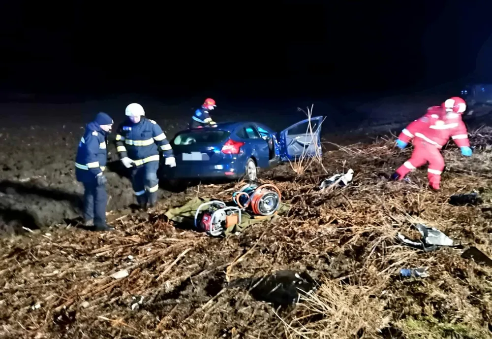 FOTO Un mort și doi răniți în urma unui impact devastator