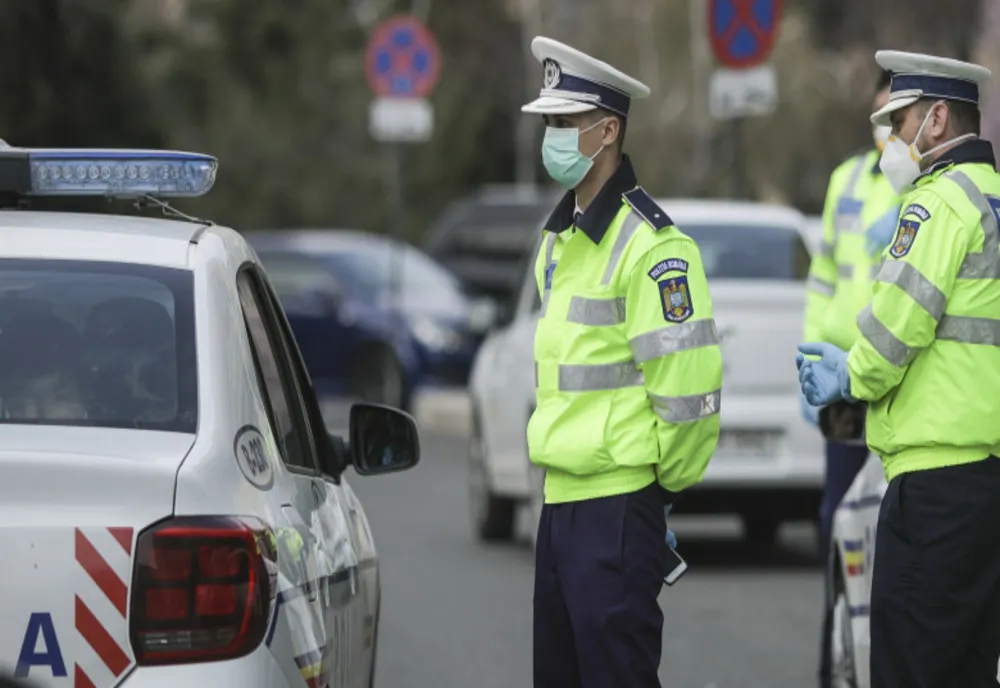 Poliţia, cu ochii pe trafic. 44 de pietoni indisciplinaţi, amendaţi într-o singură zi