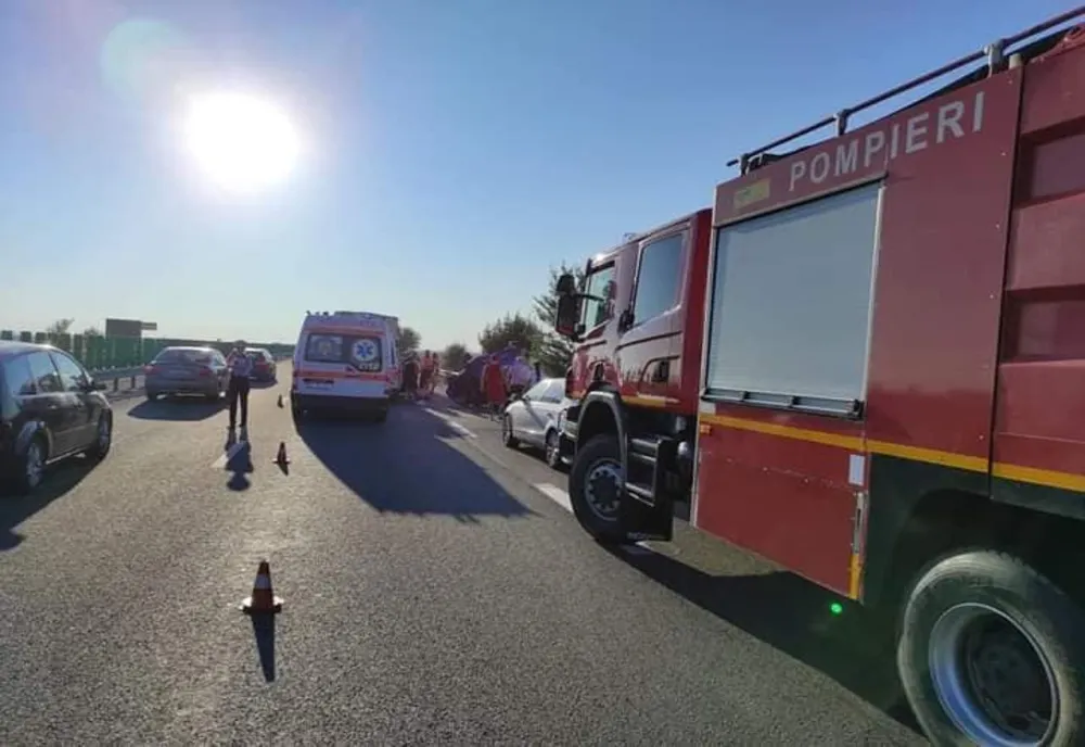 Accident cu şase autovehicule pe Autostrada A2. Trei persoane rănite