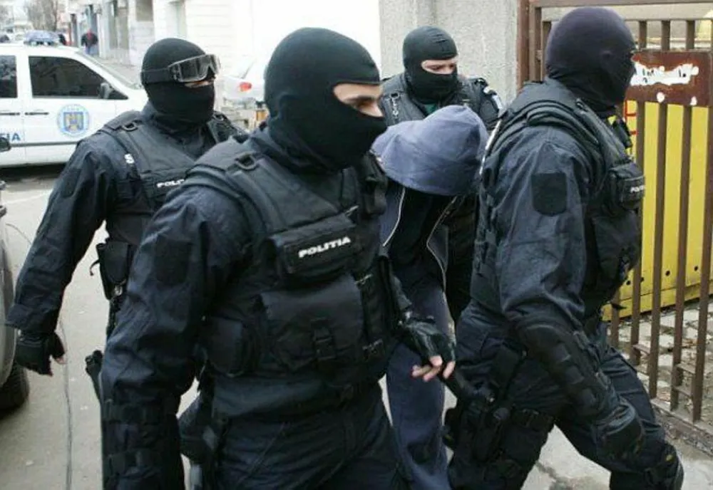 Descinderi ale polițiștilor la Castelu. S-a lăsat cu dosar penal