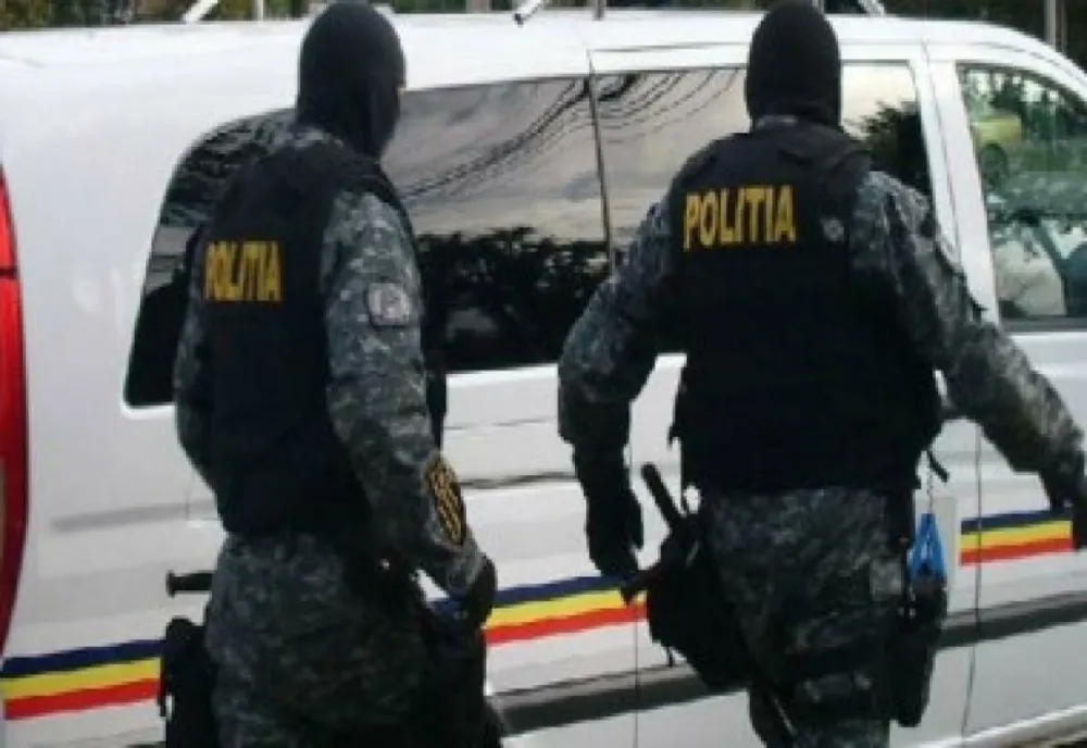  Percheziții la persoane bănuite de înșelăciune, fals în înscrisuri sub semnătură privată, uz de fals și spălare de bani. Prejudiciul este de aproximativ 3.600.000 de lei