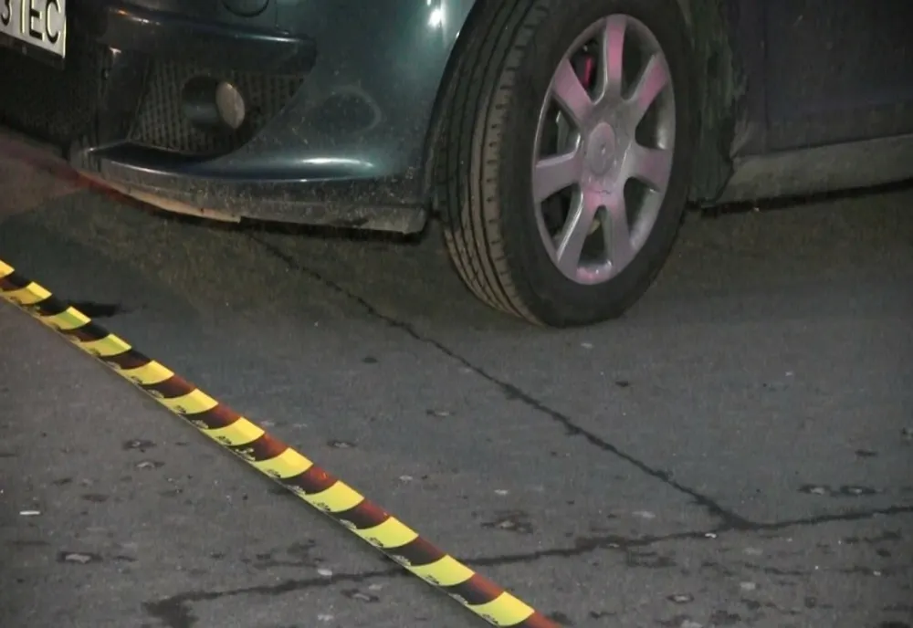 Pieton spulberat de o mașină în timp ce traversa neregulamentar