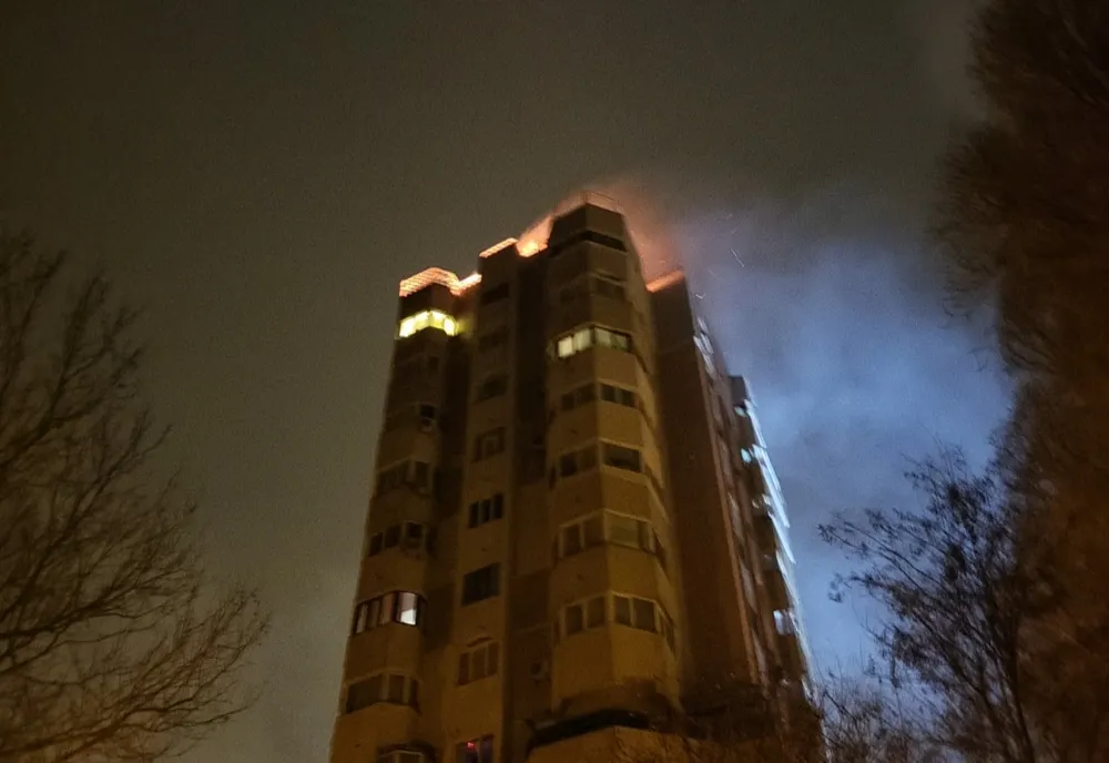 VIDEO Alertă la Constanța. Bloc cu 11 etaje în flăcări