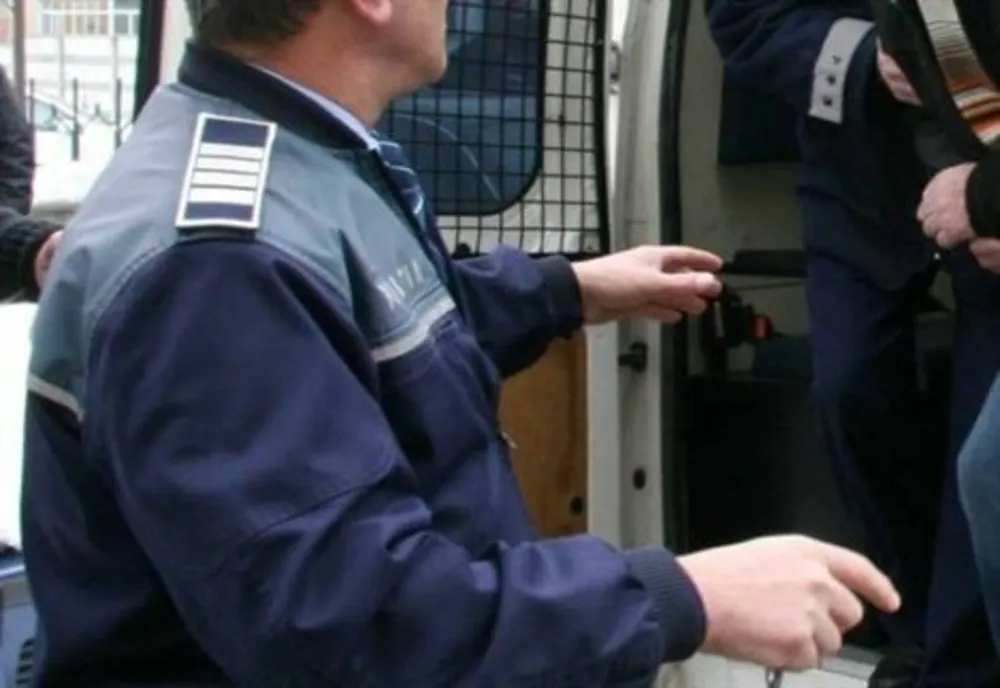 Bărbat din Murfatlar arestat după ce a tâlhărit un bătrân