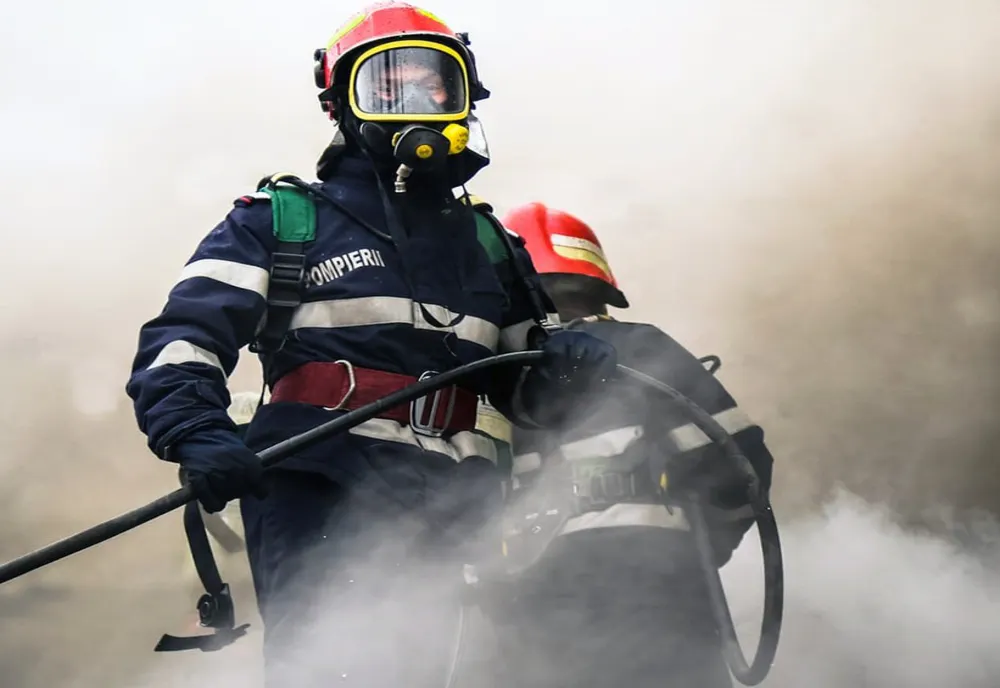 Incendiu în Năvodari. Femeie salvată de pompieri în ultimul moment