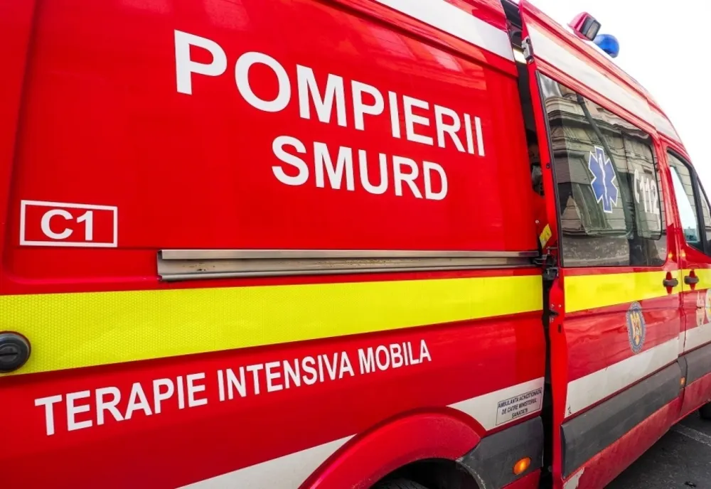 Constanţa: Doi copii, la spital, în urma unui accident între un autocar şi un TIR