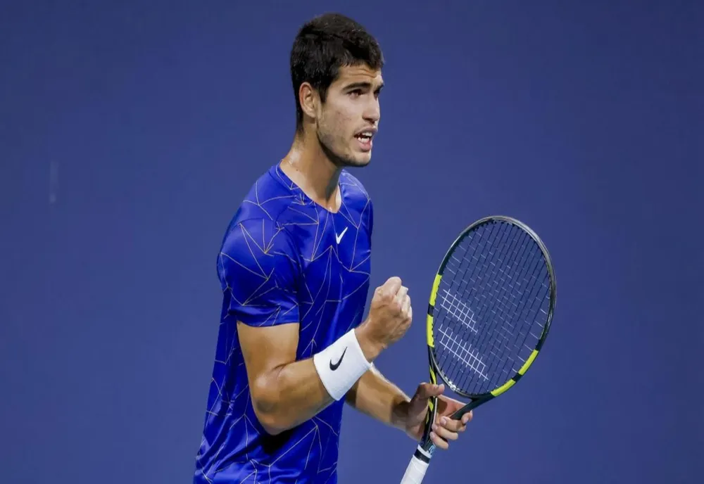 Carlos Alcaraz câștigă în premieră Australian Open, după o victorie spectaculoasă în fața lui Novak Djokovic