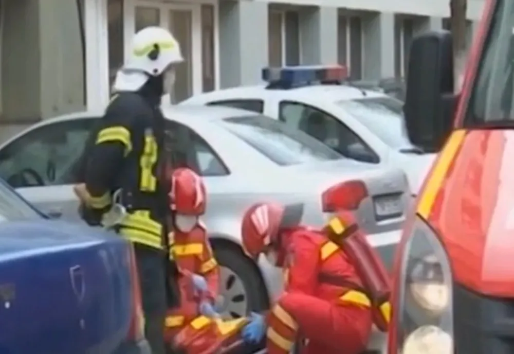 PESTE 20 DE PERSOANE, EVACUATE ÎN URMA UNUI INCENDIU ÎNTR-UN BLOC