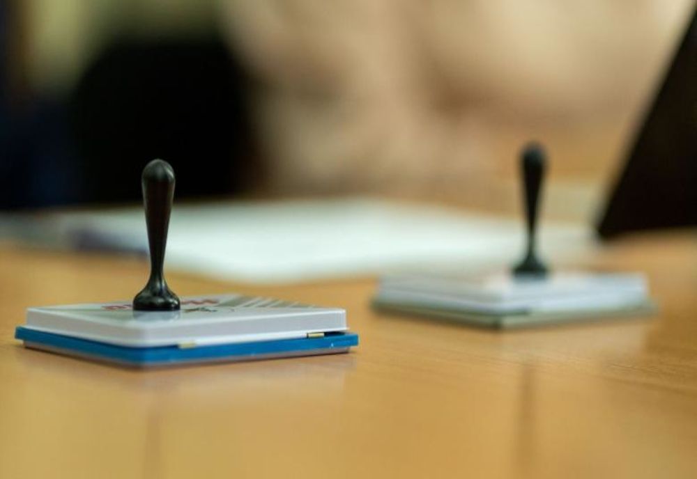 Primarul din Dumbrăveni ar fi fost surprins dând bani președintelui unei secției de votare