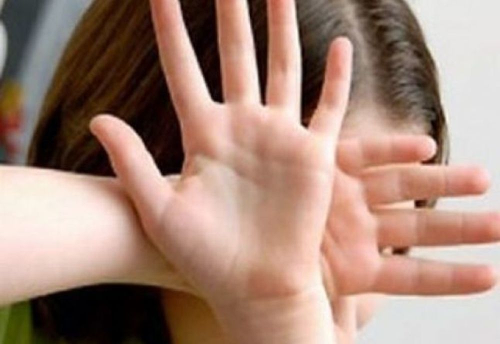 Fetiţa de 5 ani, bătută de mama sa, preluată de DGASPC Neamţ