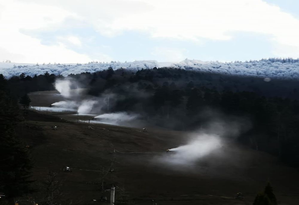 La Azuga funcţionează tunurile de zăpadă! 