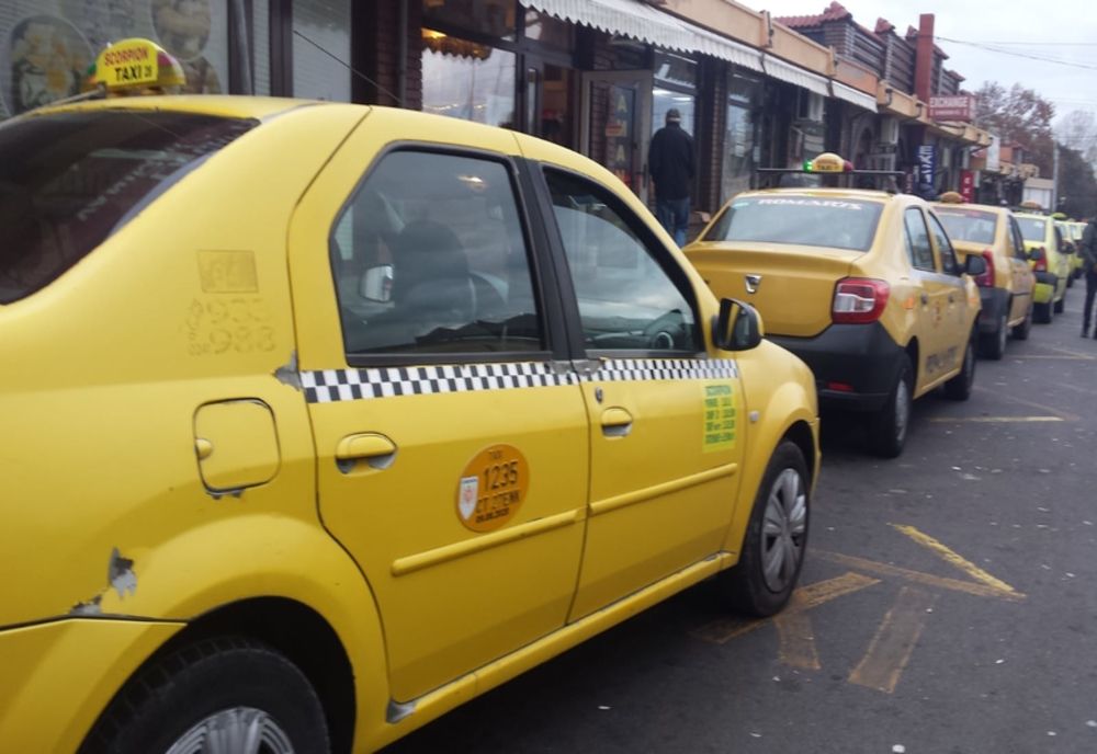 Taximetrist amendat pentru că a refuzat un client