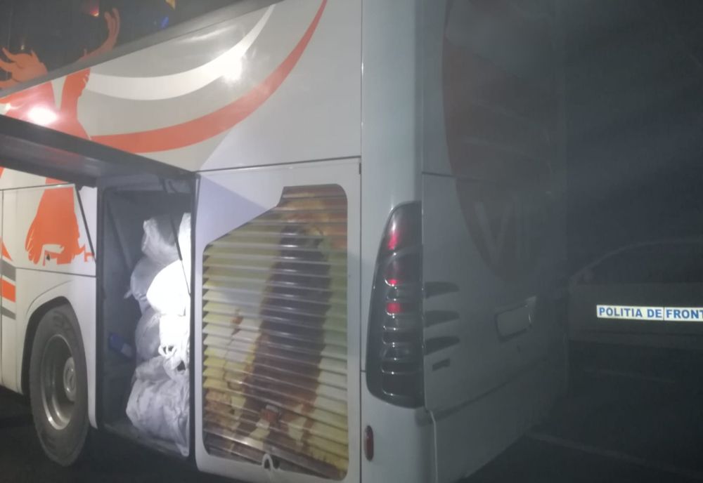 FOTO| Braconier turc, prins la vamă cu 470 kg de calcan