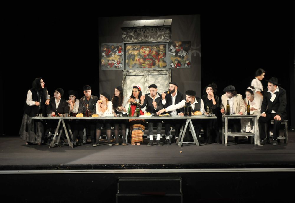 FOTO| Niște năroji şi Gaiţele îşi împart, în weekend, scena Teatrului de Stat Constanța