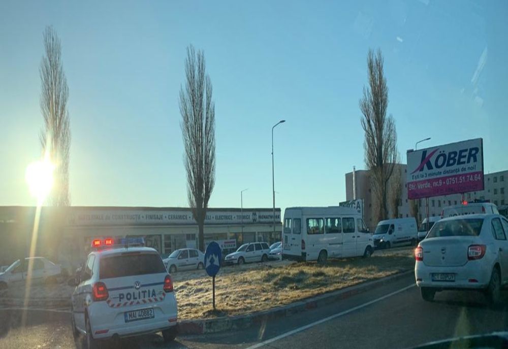 Un microbuz  care transporta copii cu dizabilități, implicat într-un accident rutier