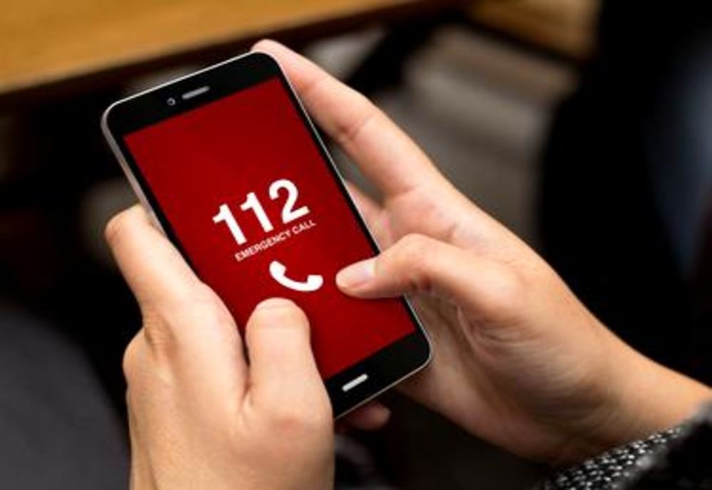 „Glumeț” amendat pentru o farsă la 112