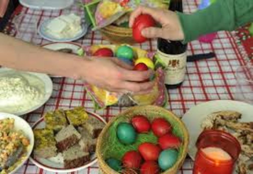 Poliţia Română: Este permisă deplasarea la părinţi pentru a duce produse pentru Paşte