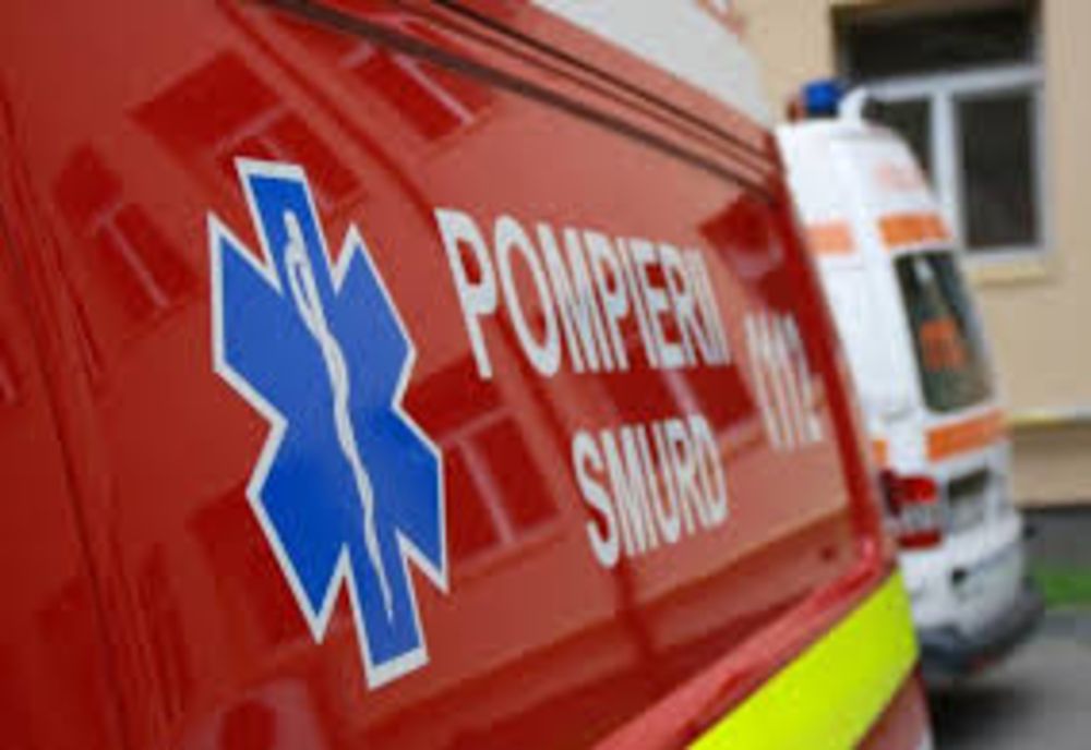 Bărbat prins sub tractor la Runcu