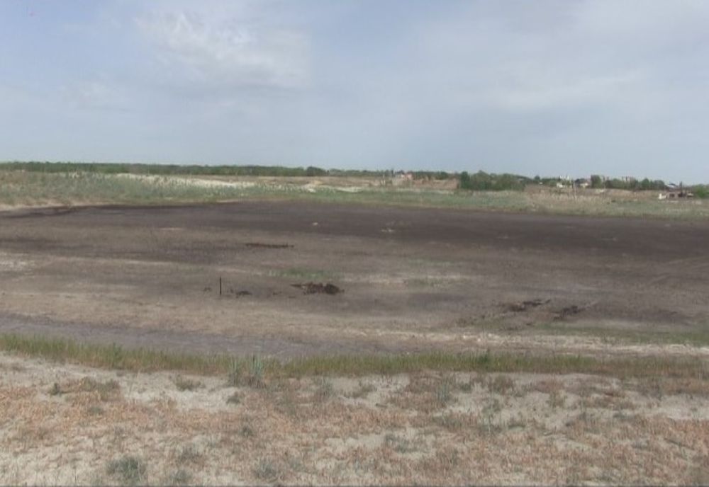 FOTO VIDEO| Poluare masivă cu petrol lângă plaja de la Vadu