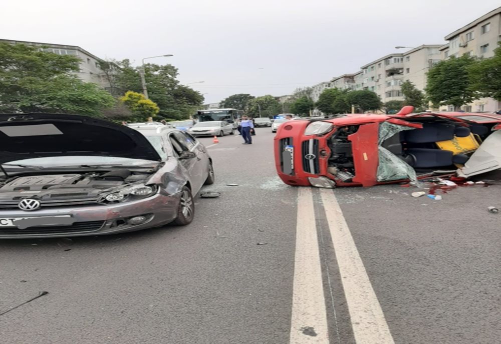 FOTO VIDEO|  Accident grav, produs de o șoferiță de 70 de ani 