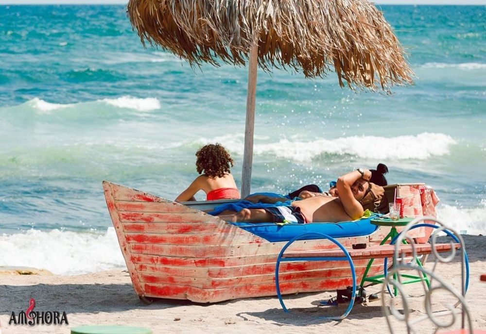 Mesaj pentru turiștii din Vama Veche: ”NO MORE FREE HUGS” 