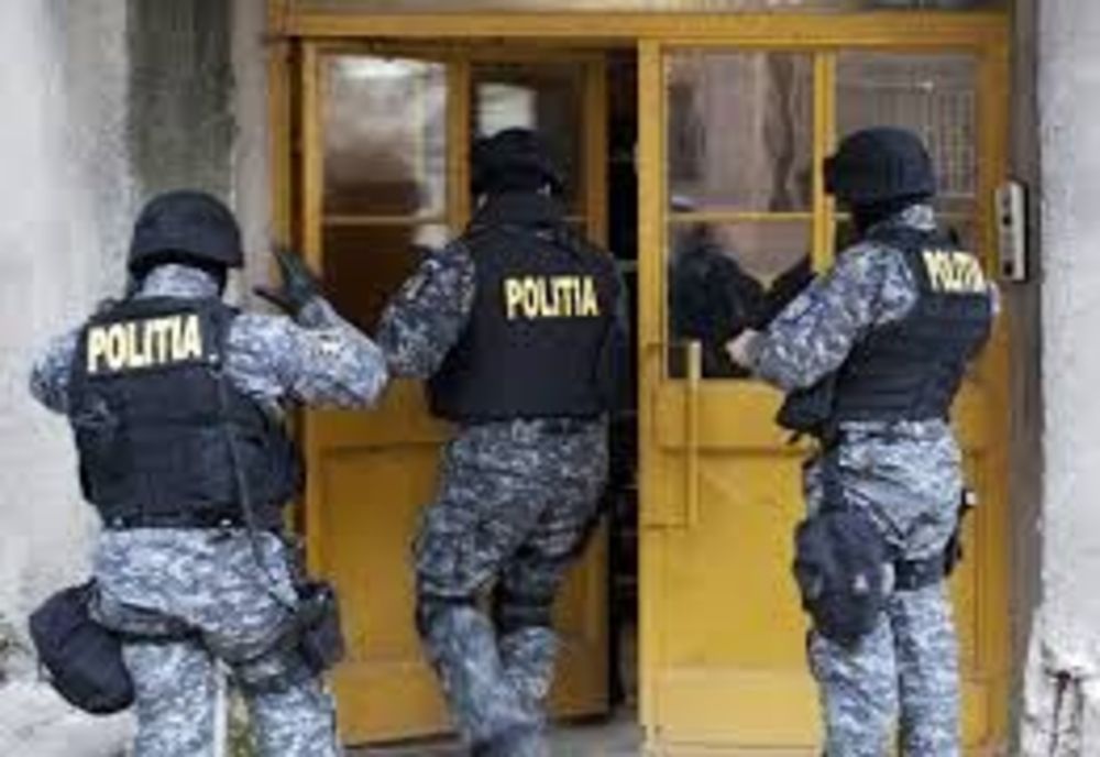 Grupare specializată în falsificarea de permise de conducere, destructurată de poliţişti şi procurorii DIICOT. Percheziţii în opt judeţe şi Capitală