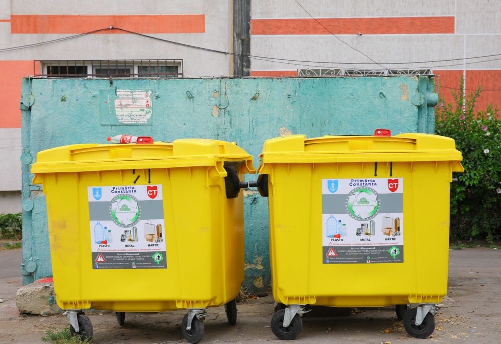 Continuă amplasarea containerelor galbene pentru deșeuri reciclabile în oraș