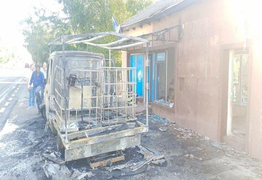 USR Constanța "Intimidări în stil mafiot".  Mai multe bannere ale candidatei USR din Poarta Albă au fost vandalizate