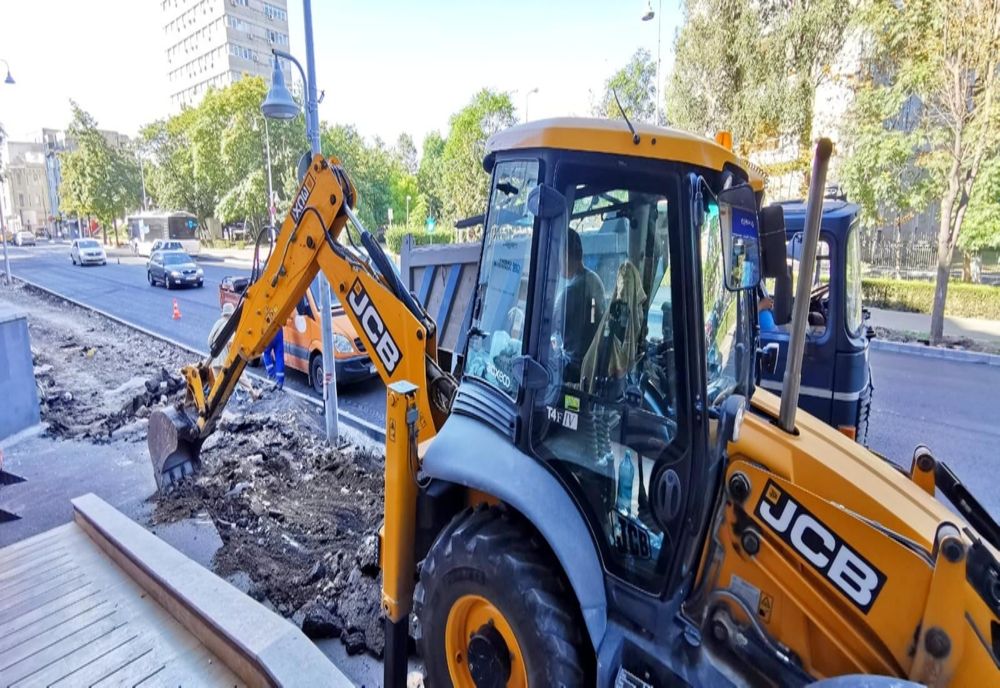 Infrastructură pietonală și rutieră în curs de reabilitare în mai multe zone din oraș
