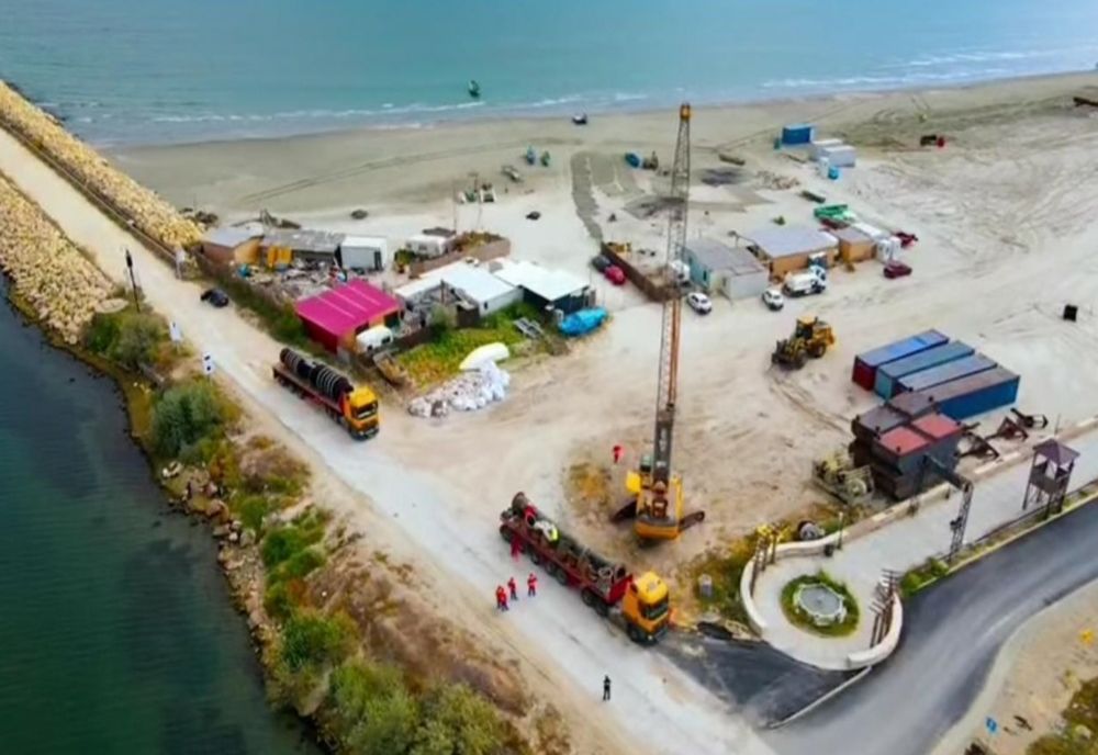 VIDEO| Lucrări de reabilitare a litoralului românesc: înnisiparea zonelor de plajă supuse eroziunii și plantarea de iarbă marină