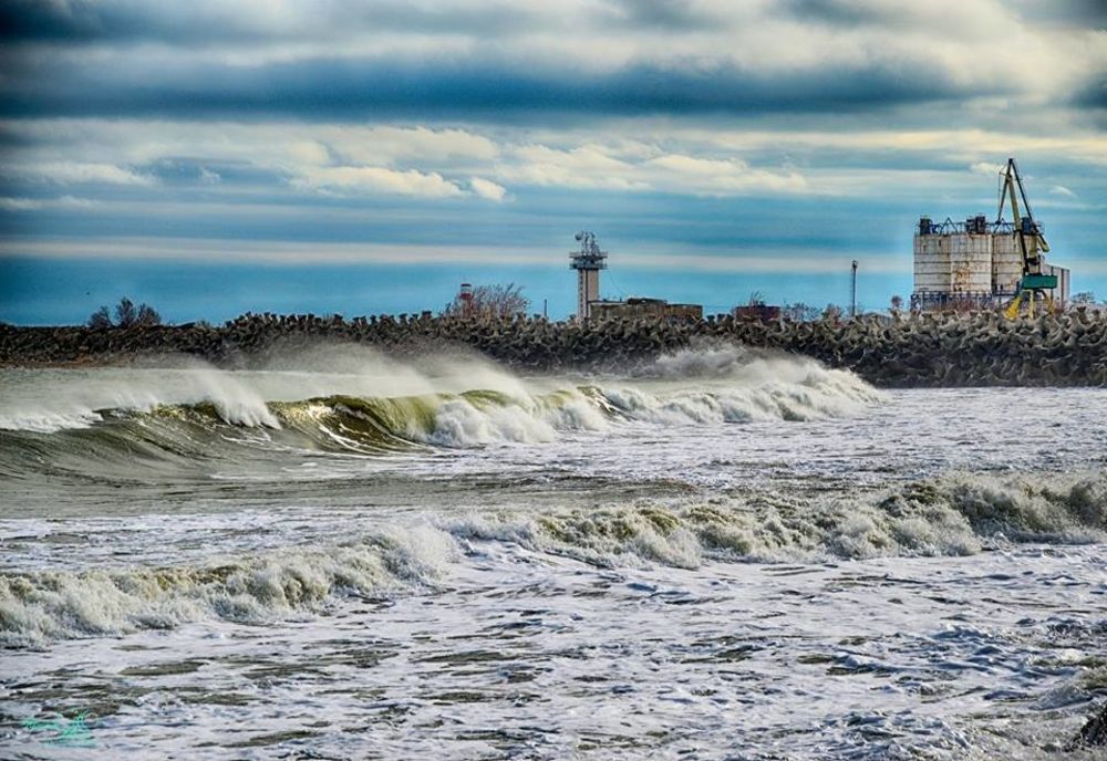 Din cauza vântului puternic, sunt oprite manevrele în portul Mangalia