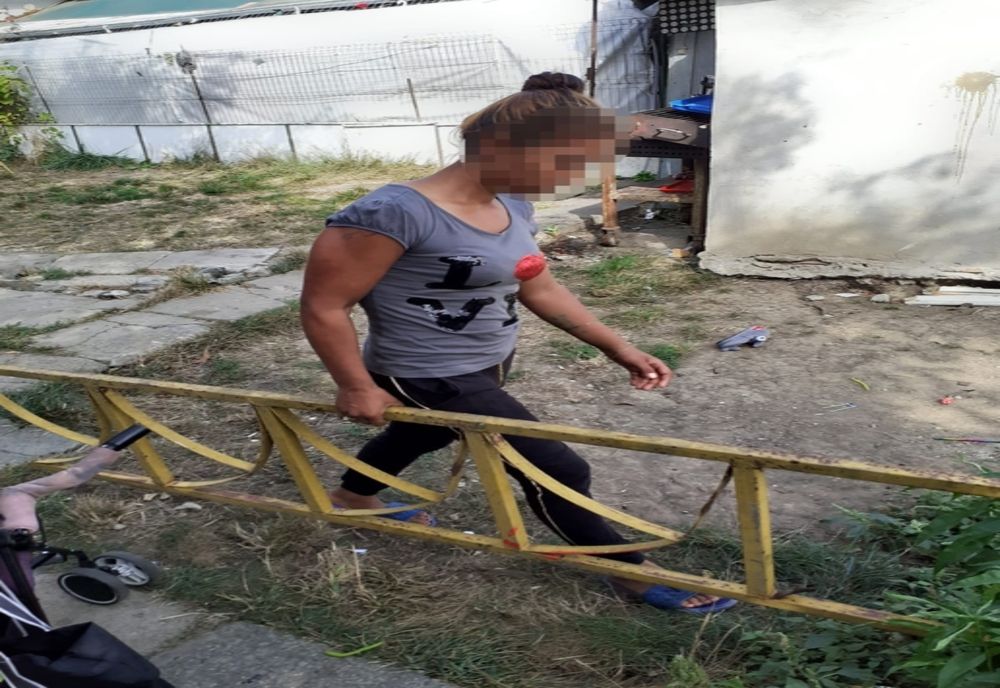 Au furat gardul de la locul de joacă!