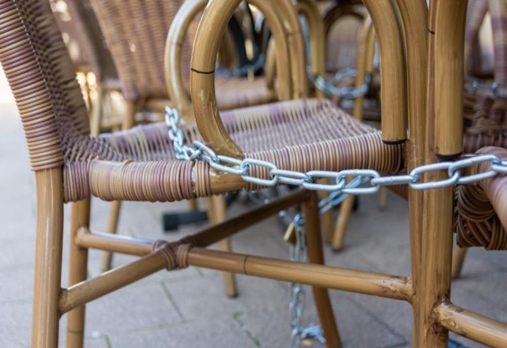 Zeci de restaurante și terase de la malul mării au fost scoase la vânzare din cauza pandemiei