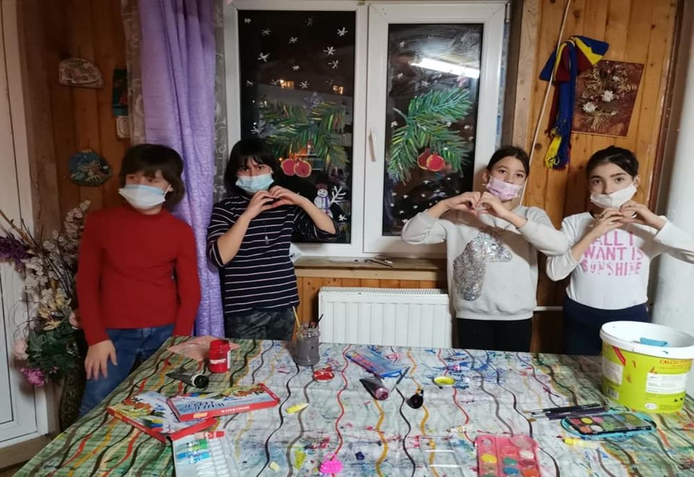 „MOŞ CRĂCIUN FACE SCHIMB DE CADOURI”. Cadouri simple pentru adultii cu suflet de copii