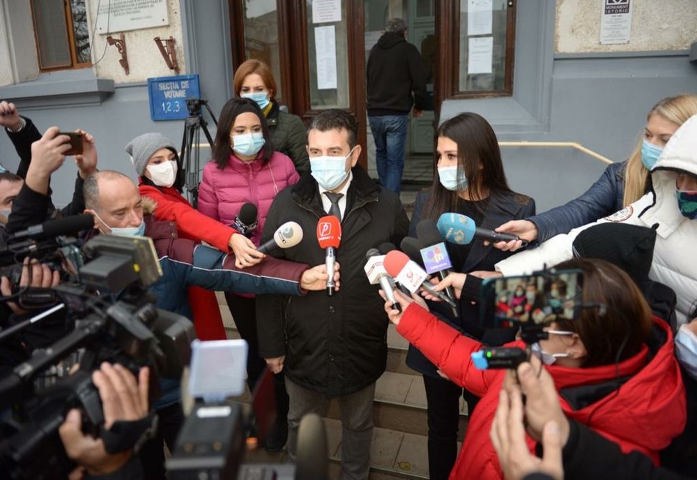 FOTO} Alegeri parlamentare 2020 – Elena Băsescu: Am votat având speranţa că în viitorul Parlament vor exista mai mulţi parlamentari care să susţină familiile monoparentale şi creşterea natalităţii