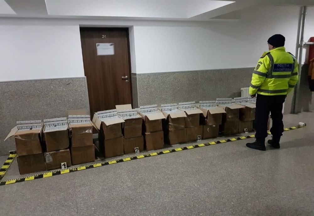 Mii de pachete cu ţigări de contrabandă descoperite de poliţiştii de frontieră