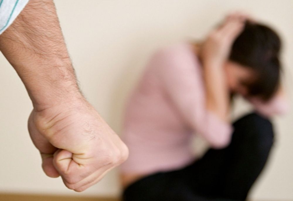 Un copil din Tulcea a sunat la 112 pentru a-şi salva mama de agresiunea tatălui 