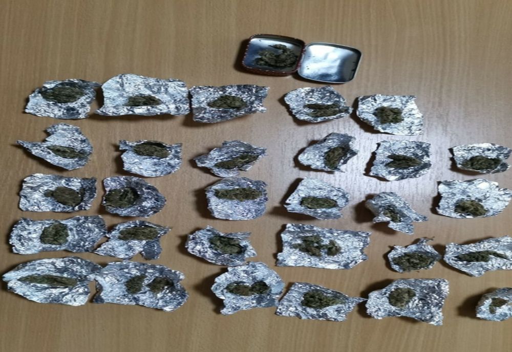 Vindea droguri “pentru a se întreține”