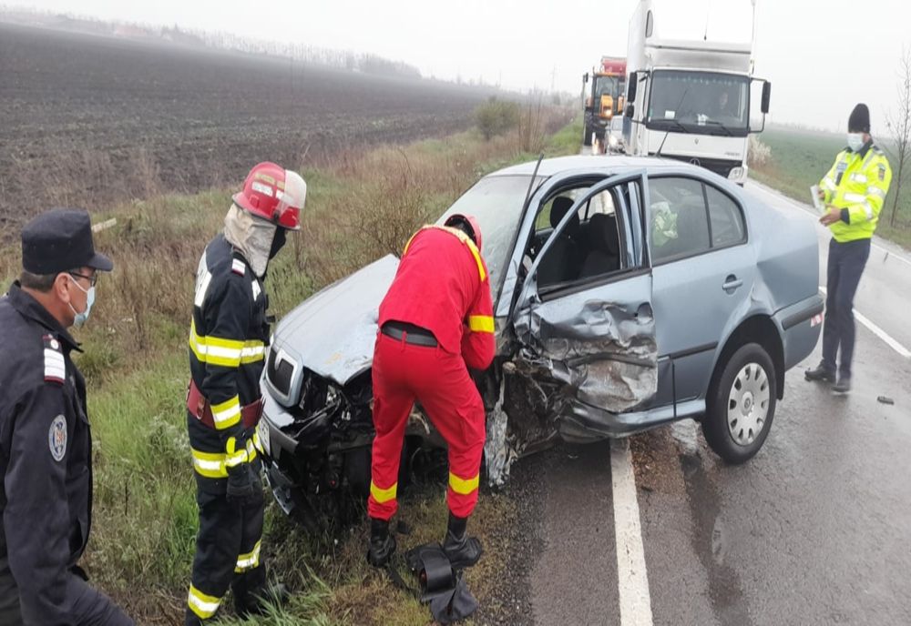 FOTO Trei persoane rănite în urma unui accident în Ialomița