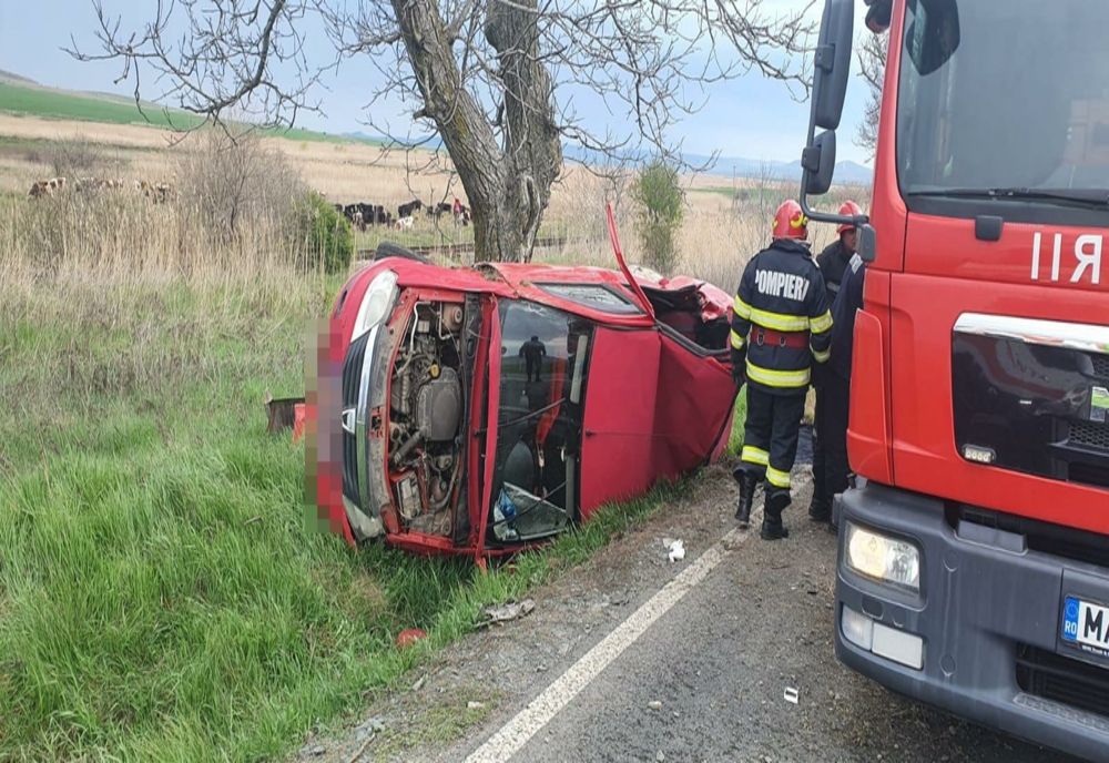 FOTO|Accident grav cu persoane încarcerate