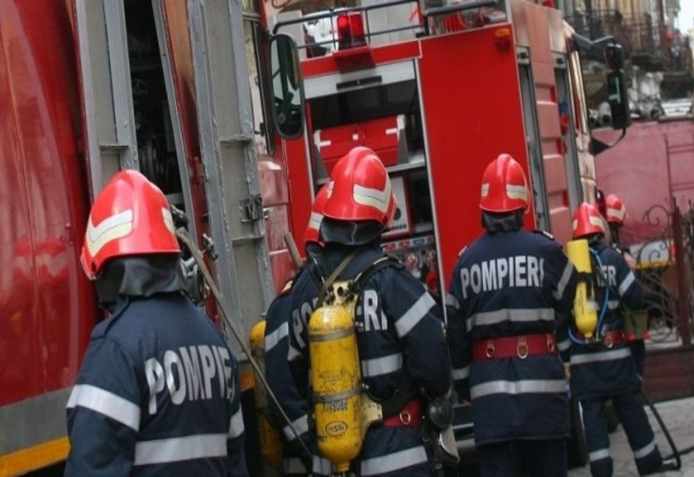 Incendiu într-un bloc din Năvodari, cu degajare mare de fum