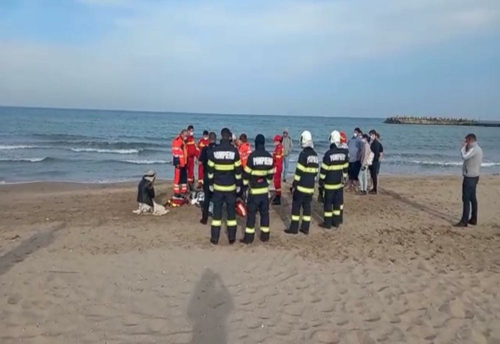 VIDEO| Alertă la Neptun. Bărbat înecat, scos din valurile mării