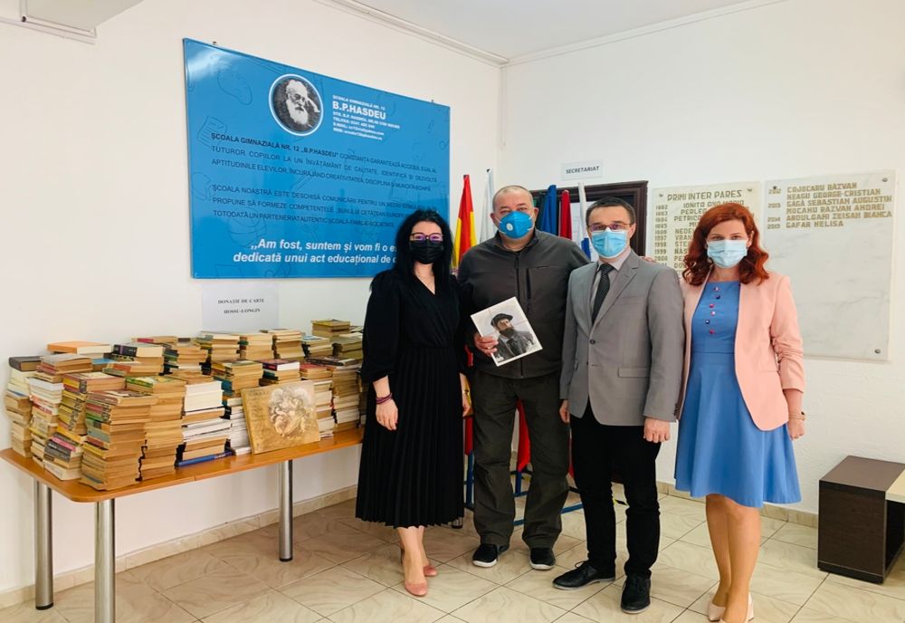 800 de volume donate de Teodor Hossu-Longin Școlii nr. 12 B.P. Hasdeu Constanța