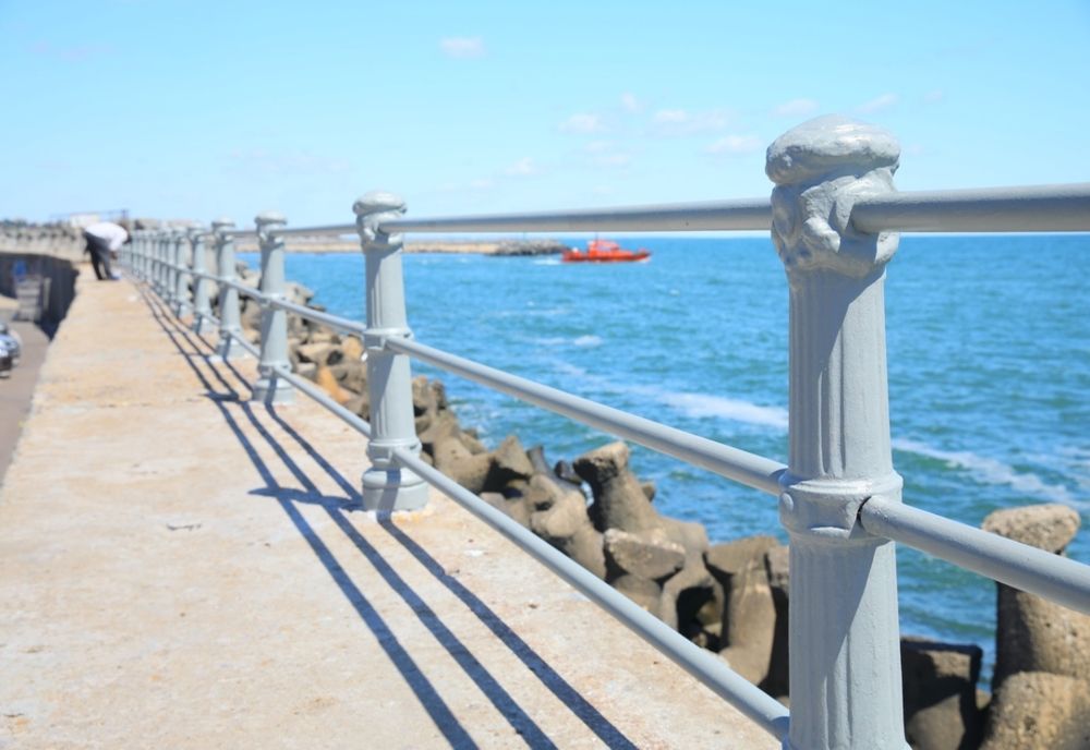 O femeie a căzut peste balustrada de pe faleza Cazinoului