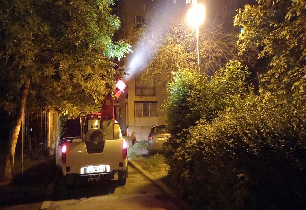 A început stropirea copacilor împotriva dăunătorilor la Constanța