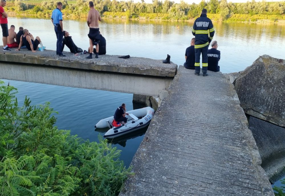 Bărbat căutat de scafandri în Canalul Dunăre Marea Neagră