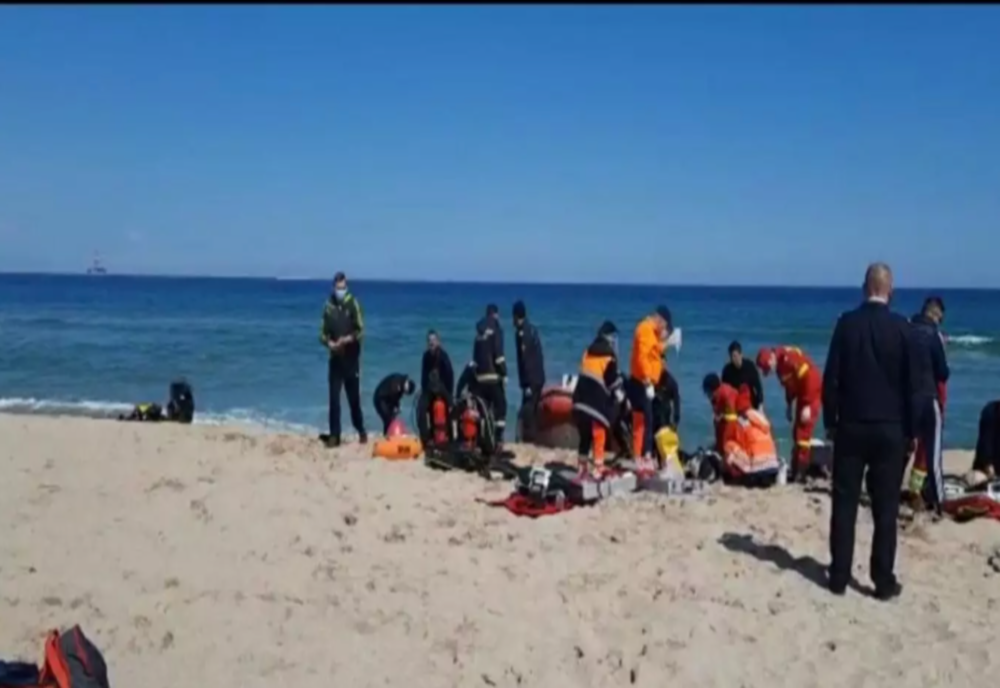 Copil de 7 ani preluat cu elicopterul de pe plaja din Eforie