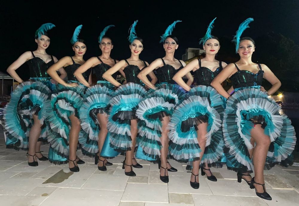 Spectacolele de cabaret, revin pe litoral