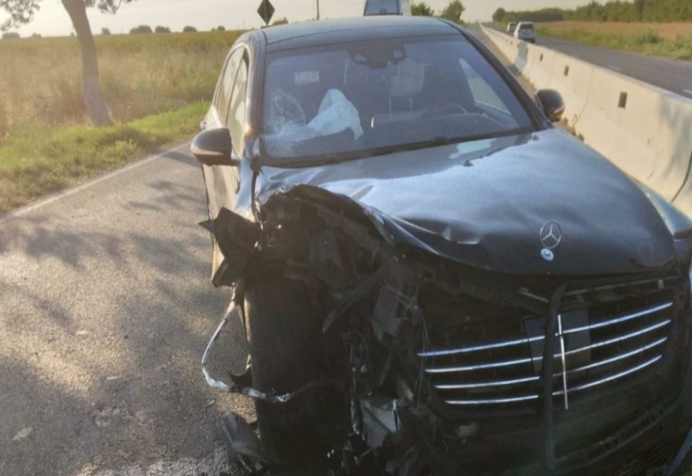 Limuzina ÎPS Teodosie, implicată într-un accident